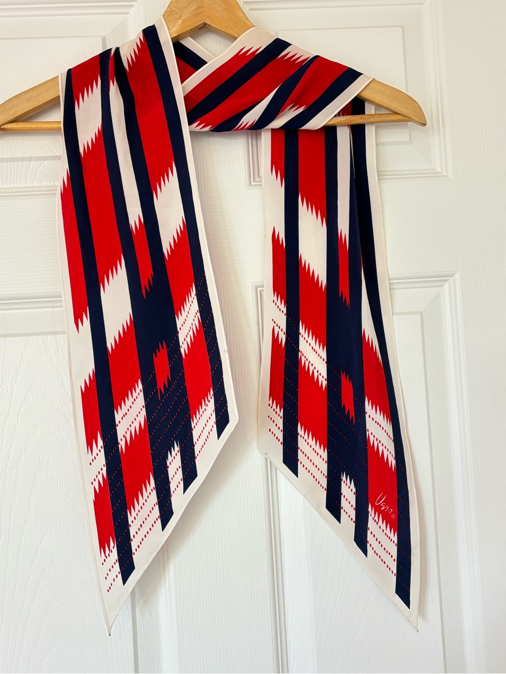 Vintage VERA NEUMANN Silk Scarf pointed ends blue red white print neck scarf